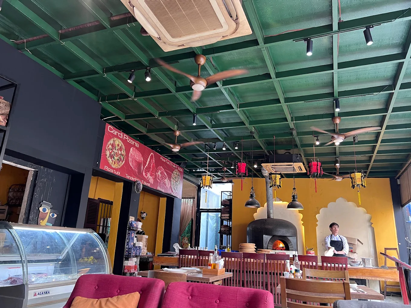 Cardi Pizzeria has a modern and relaxed atmosphere that makes it perfect for casual dining